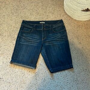 Women’s Cabi Jean shorts size 14